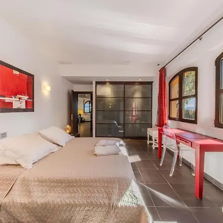 Azura 5 Bedroom In A Private