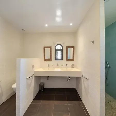 Azura 5 Bedroom In A Private גרימו