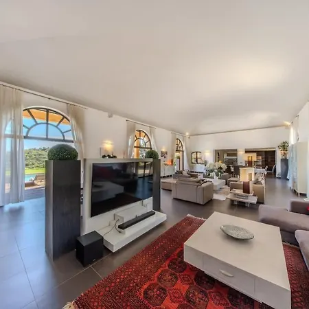 Azura 5 Bedroom In A Private וילה