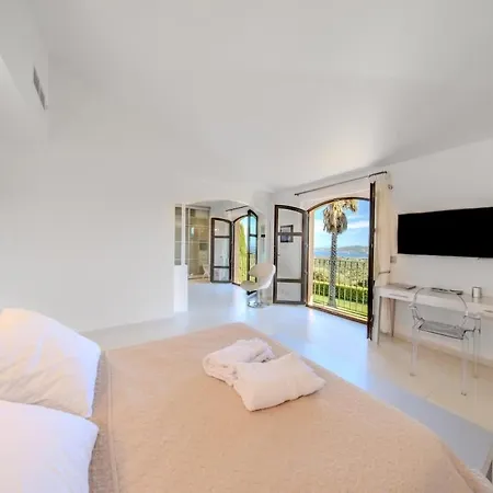 Azura 5 Bedroom In A Private